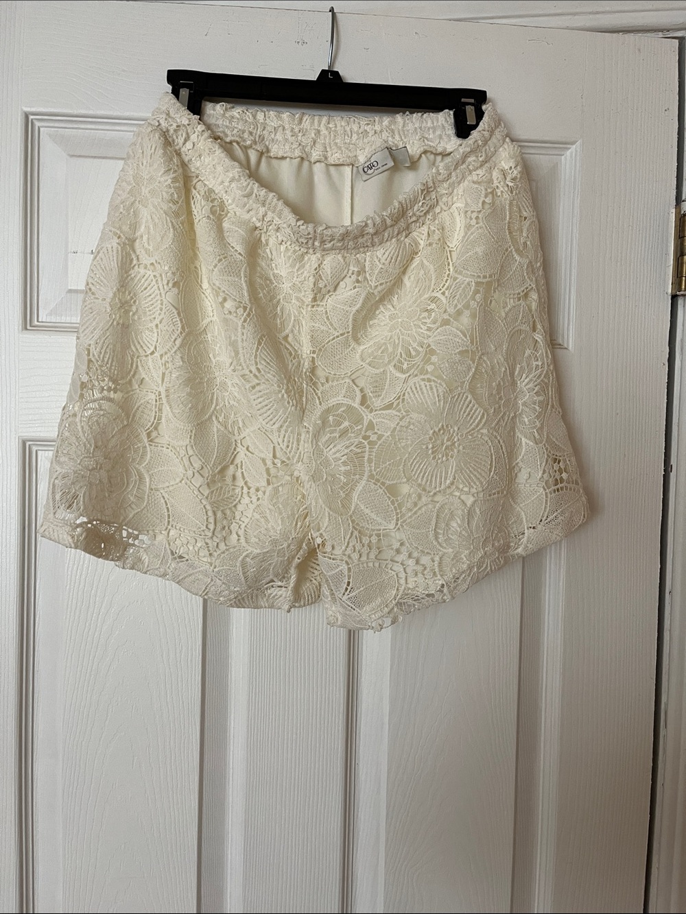 Cato Cream Lace Floral Shorts